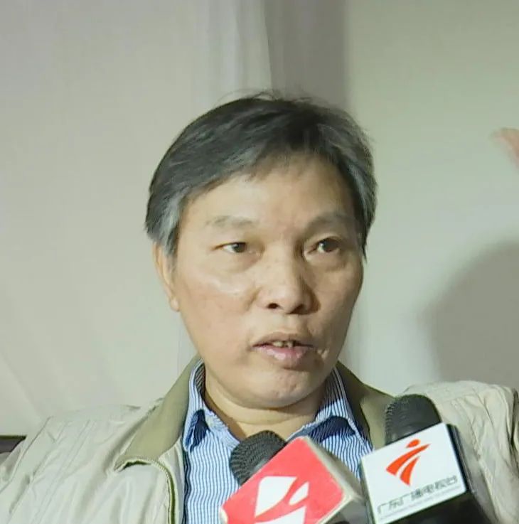 DƬ